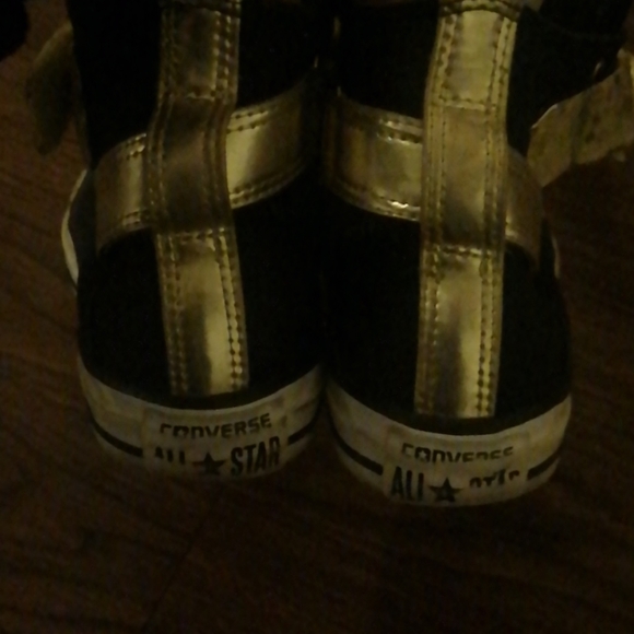 Converses - Picture 2 of 3
